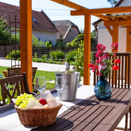 Malomvoelgyi Vendeghaz * Balatonalmádi