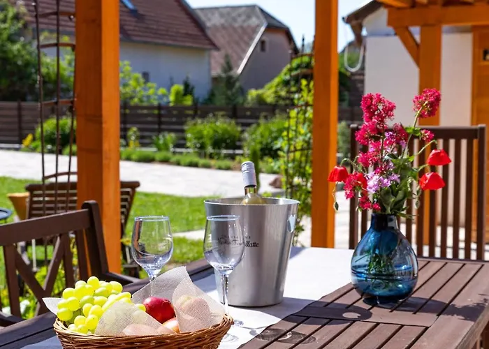 Malomvoelgyi Vendeghaz * Balatonalmádi